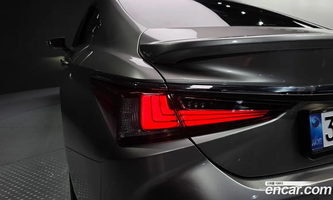 Lexus ES 2025 2.5 автомат (гидро), фото 9