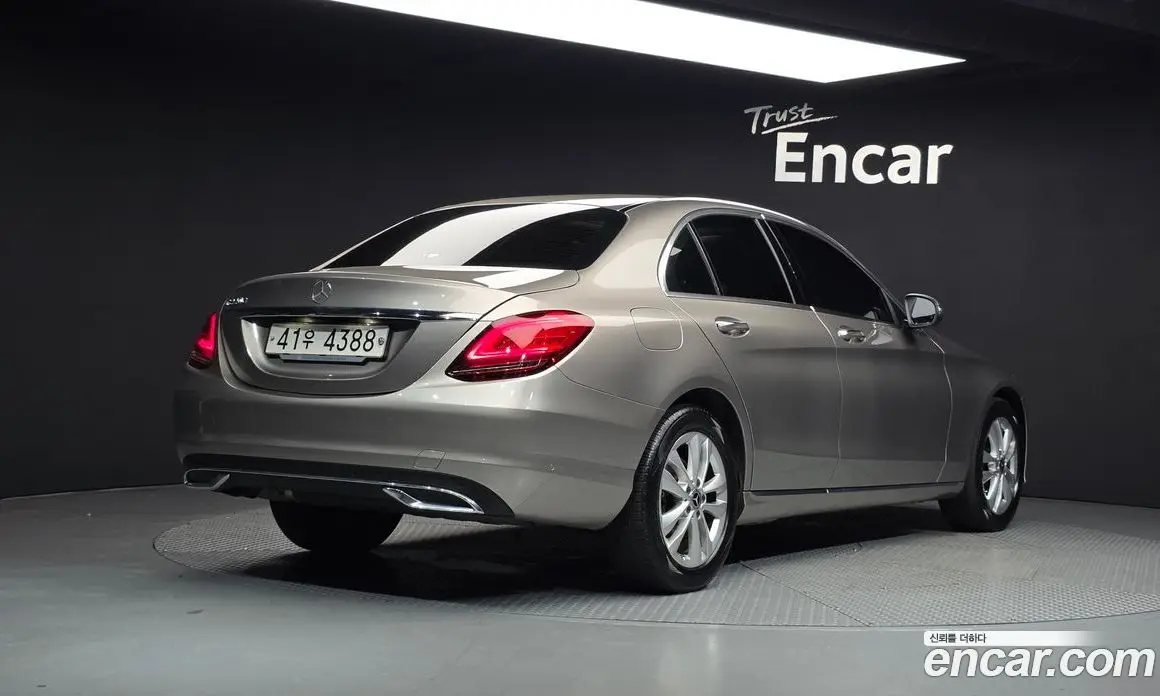 Mercedes-Benz C-Class 2019 1.9 автомат (гидро), фото 2 Mercedes-Benz C-Class 2019 1.9 автомат (гидро), фото 2