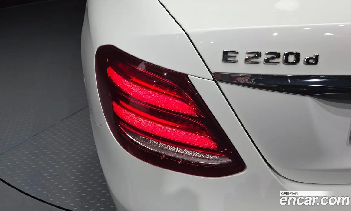 Mercedes-Benz E-Class 2017 1.9 автомат (гидро), фото 9