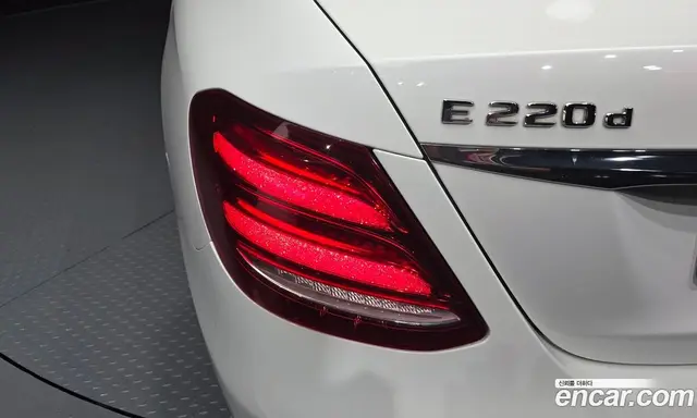 Mercedes-Benz E-Class 2017 1.9 автомат (гидро), миниатюра 9