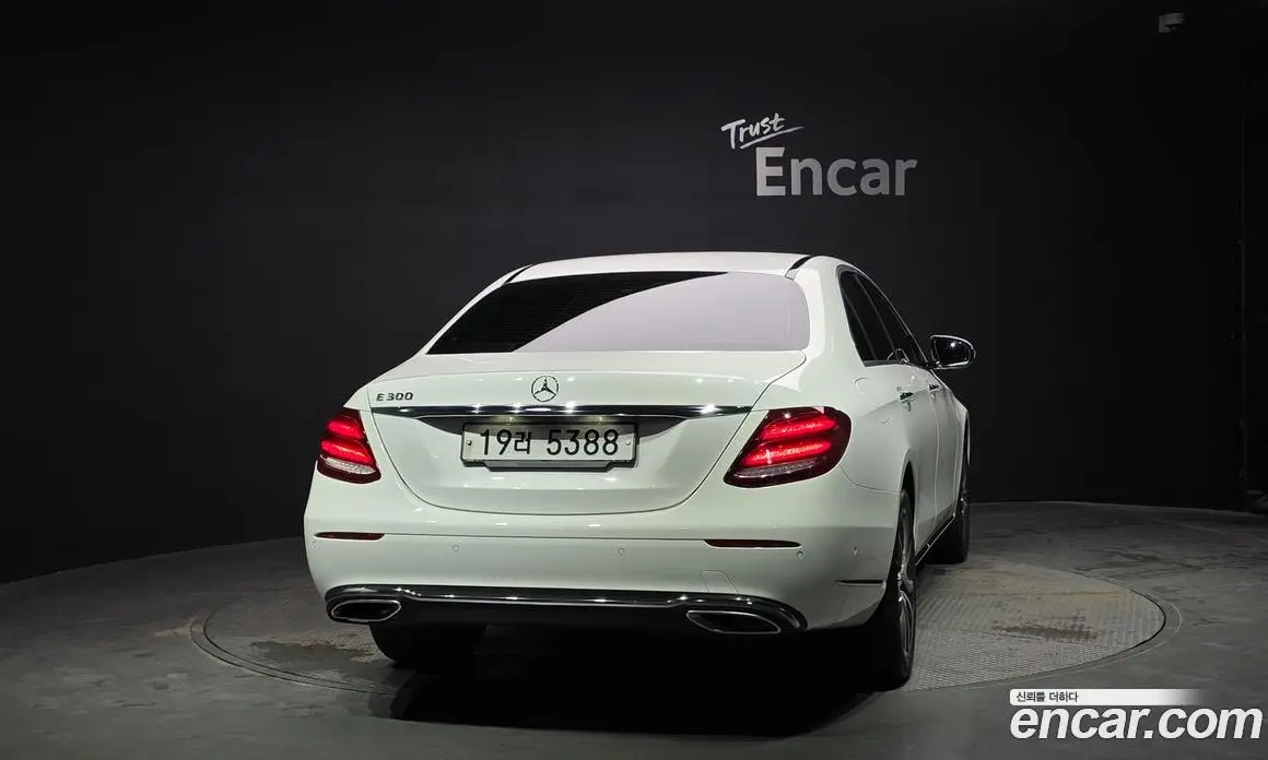 Mercedes-Benz E-Class 2017 2.0 автомат (гидро), фото 3