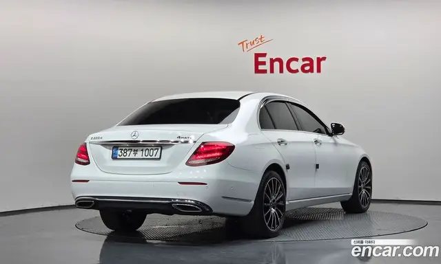 Mercedes-Benz E-Class 2018 1.9 автомат (гидро), миниатюра 2