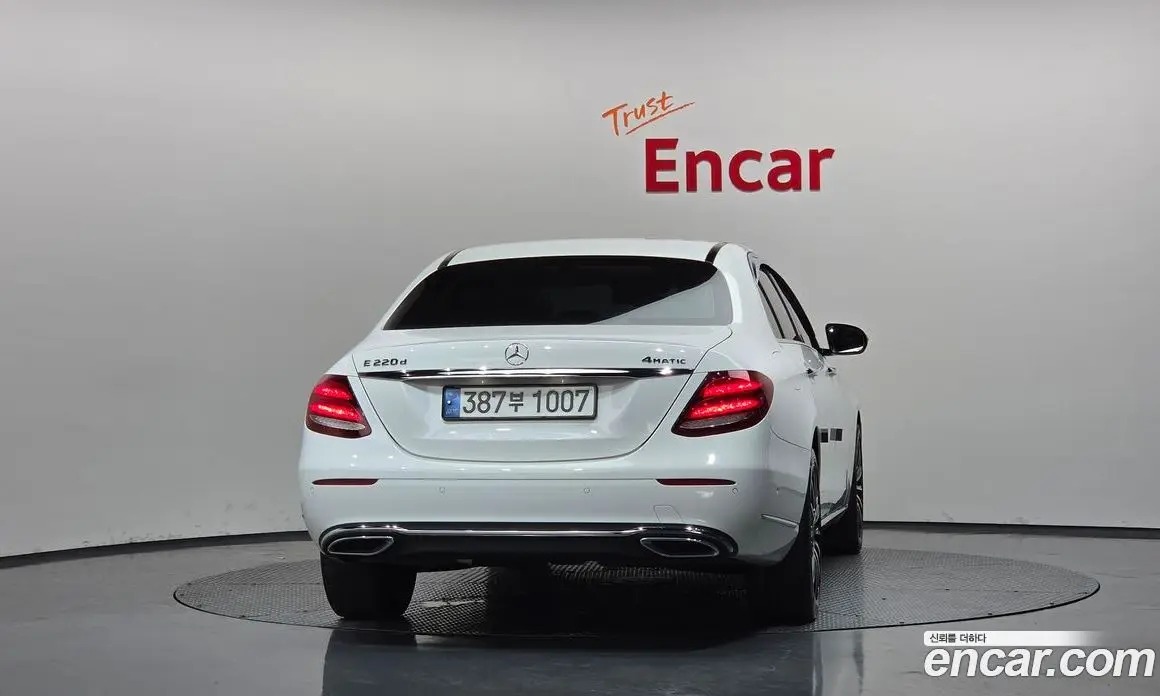 Mercedes-Benz E-Class 2018 1.9 автомат (гидро), фото 4