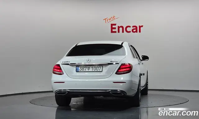 Mercedes-Benz E-Class 2018 1.9 автомат (гидро), миниатюра 4