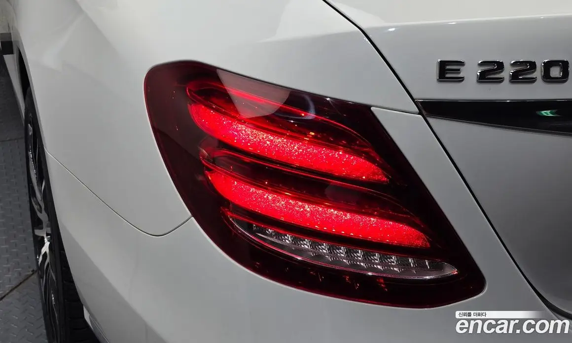 Mercedes-Benz E-Class 2018 1.9 автомат (гидро), фото 9
