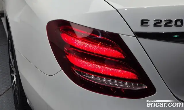 Mercedes-Benz E-Class 2018 1.9 автомат (гидро), миниатюра 9