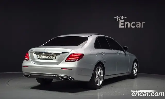 Mercedes-Benz E-Class 2018 2.0 автомат (гидро), миниатюра 2