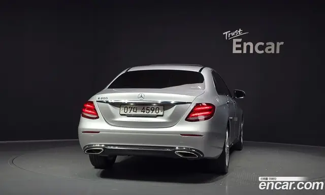 Mercedes-Benz E-Class 2018 2.0 автомат (гидро), миниатюра 4
