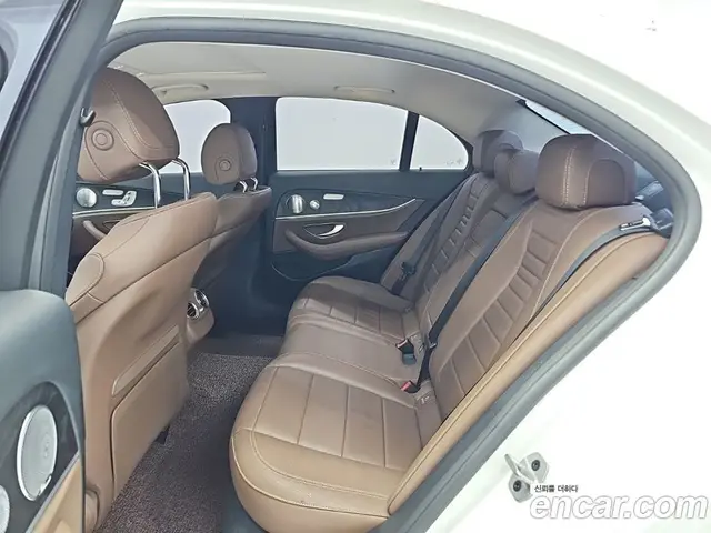 Mercedes-Benz E-Class 2019 2.0 автомат (гидро), миниатюра 12