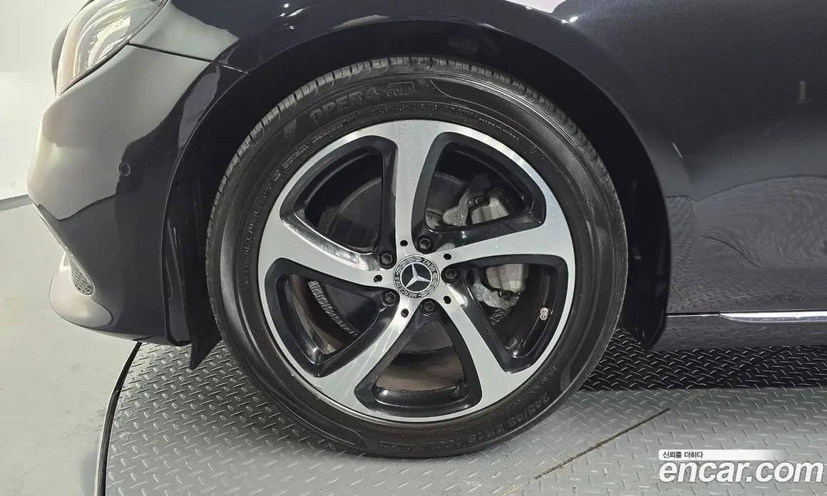 Mercedes-Benz E-Class 2019 2.0 автомат (гидро), фото 4 Mercedes-Benz E-Class 2019 2.0 автомат (гидро), фото 4