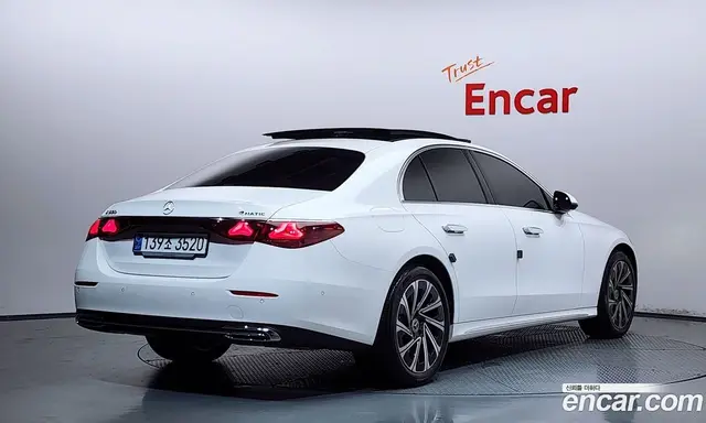 Mercedes-Benz E-Class 2024 2.0 автомат (гидро), миниатюра 2