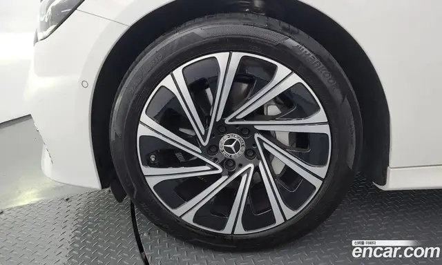 Mercedes-Benz E-Class 2024 2.0 автомат (гидро), миниатюра 5