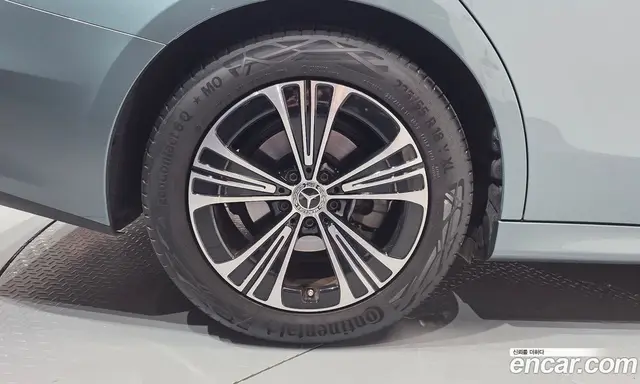Mercedes-Benz E-Class 2025 2.0 автомат (гидро), миниатюра 6