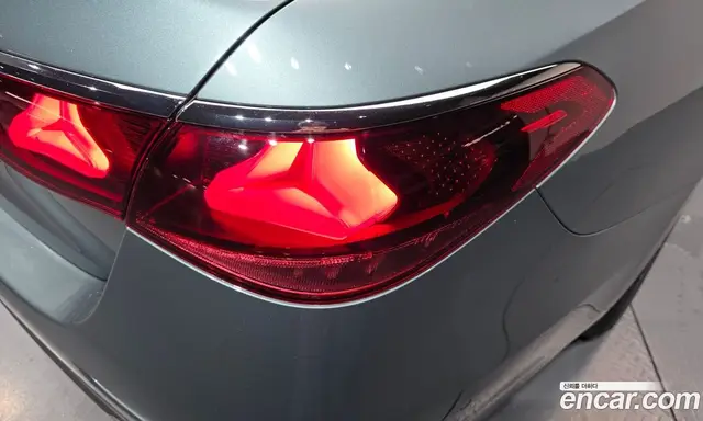 Mercedes-Benz E-Class 2025 2.0 автомат (гидро), миниатюра 8