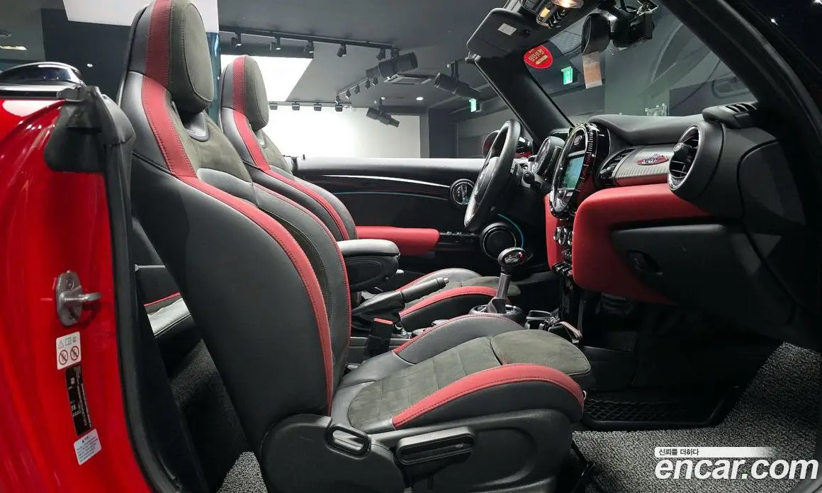 Mini Cooper Convertible 2019 2.0 автомат (гидро), фото 16 Mini Cooper Convertible 2019 2.0 автомат (гидро), фото 16