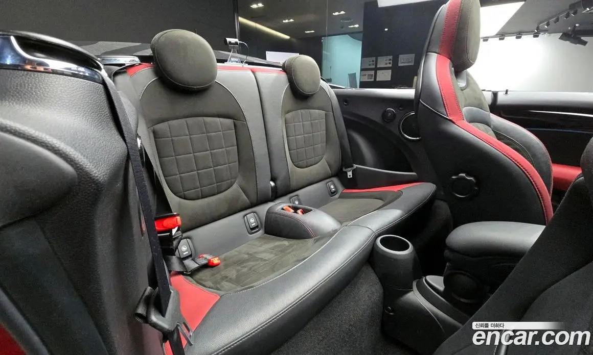 Mini Cooper Convertible 2019 2.0 автомат (гидро), фото 17 Mini Cooper Convertible 2019 2.0 автомат (гидро), фото 17