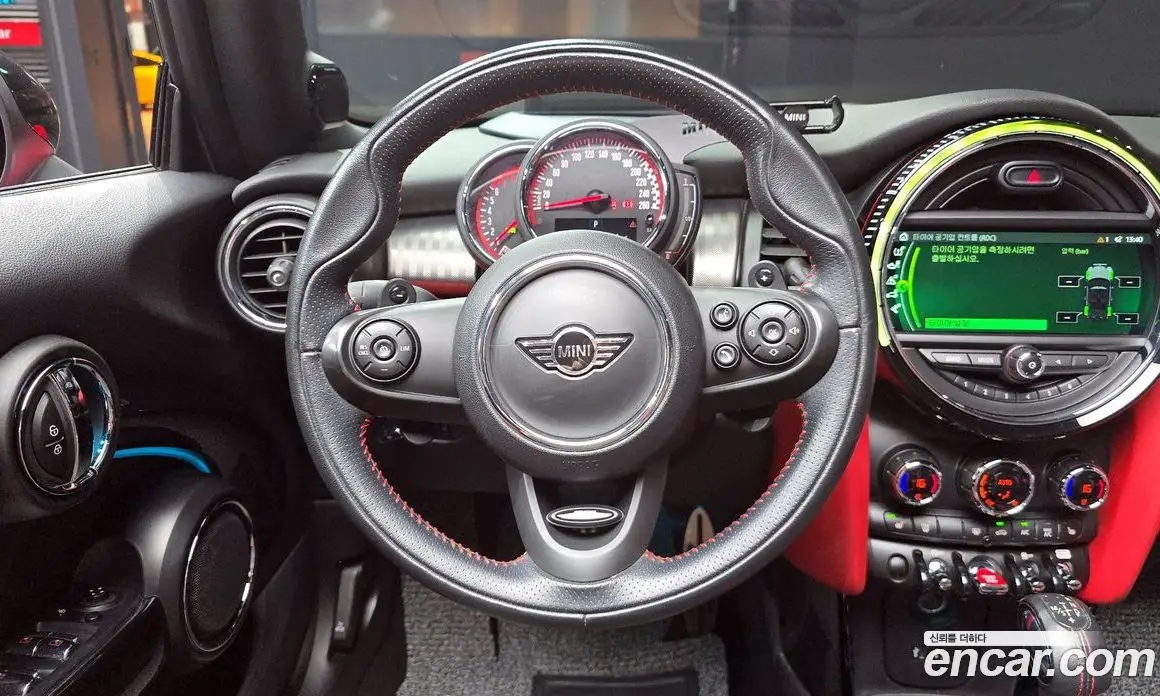 Mini Cooper Convertible 2019 2.0 автомат (гидро), фото 19 Mini Cooper Convertible 2019 2.0 автомат (гидро), фото 19