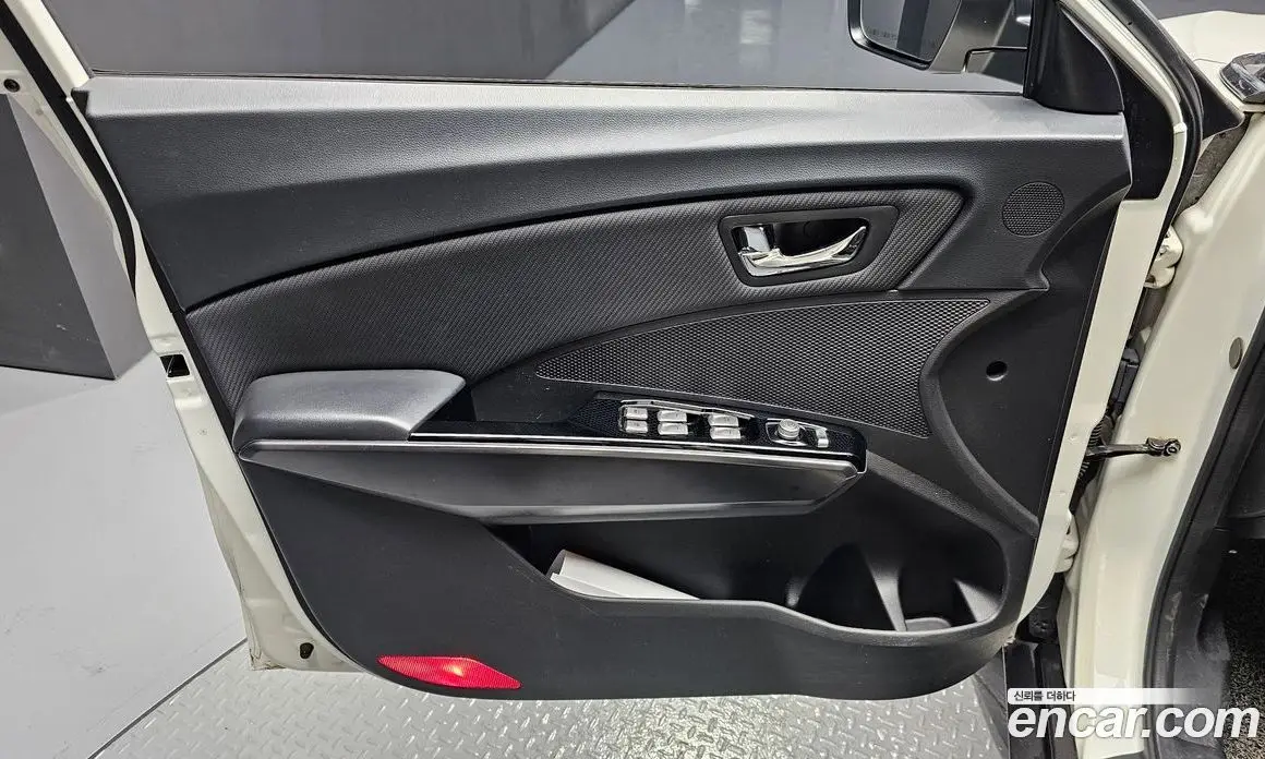 SsangYong TIBOLI 2019 1.6 автомат (гидро), фото 14