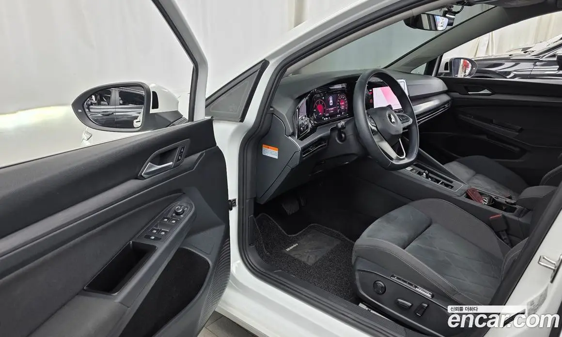 Volkswagen Golf 2022 2.0 автомат (гидро), фото 13 Volkswagen Golf 2022 2.0 автомат (гидро), фото 13