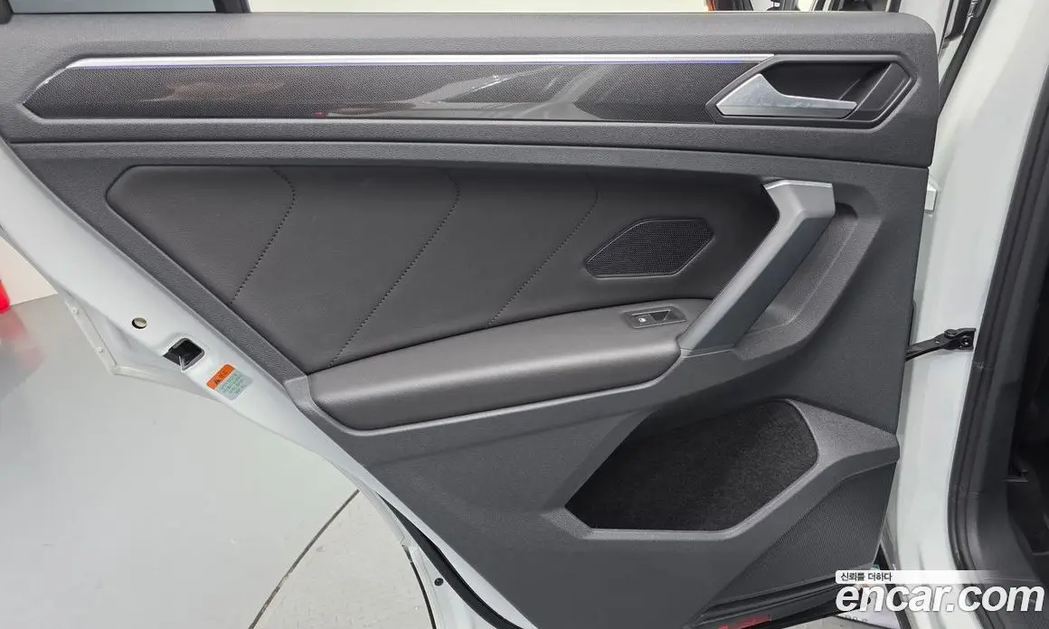 Volkswagen Tiguan 2023 2.0 автомат (гидро), фото 15