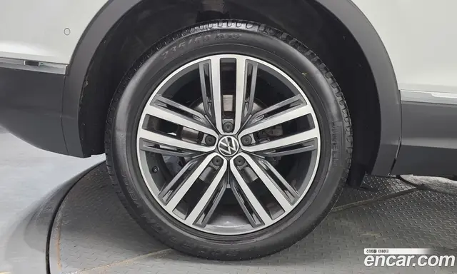 Volkswagen Tiguan 2023 2.0 автомат (гидро), миниатюра 5