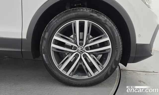 Volkswagen Tiguan 2023 2.0 автомат (гидро), миниатюра 7