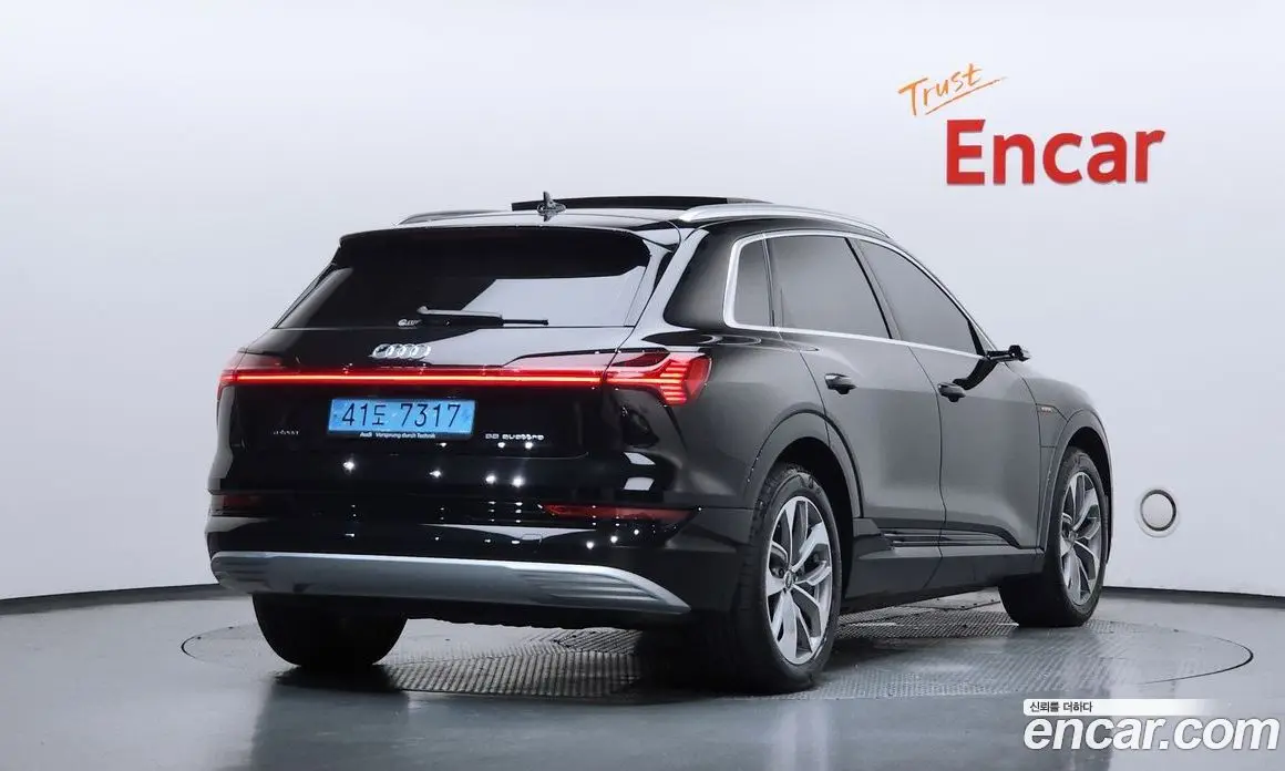 Audi e-tron 2023 0.2 автомат (гидро), фото 2 Audi e-tron 2023 0.2 автомат (гидро), фото 2