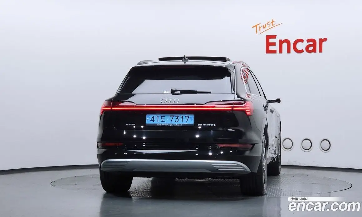 Audi e-tron 2023 0.2 автомат (гидро), фото 4 Audi e-tron 2023 0.2 автомат (гидро), фото 4