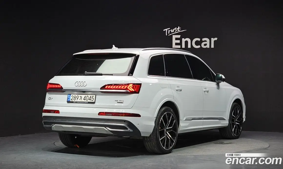 Audi Q7 2021 3.0 автомат (гидро), фото 1 Audi Q7 2021 3.0 автомат (гидро), фото 1