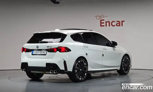 BMW 1 серия, 2025, 4 214 км