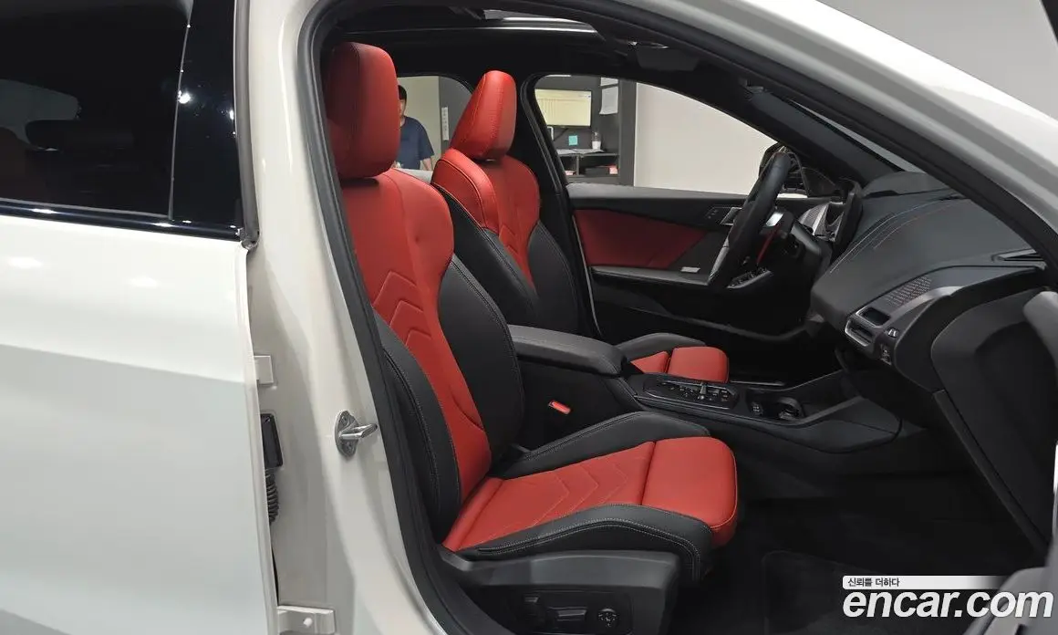 BMW 1 серия 2025 2.0 автомат (гидро), фото 16 BMW 1 серия 2025 2.0 автомат (гидро), фото 16