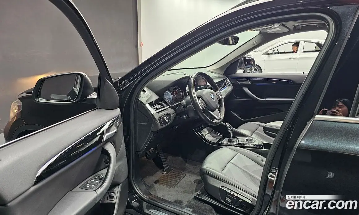 BMW X1 2022 2.0 автомат (гидро), фото 13