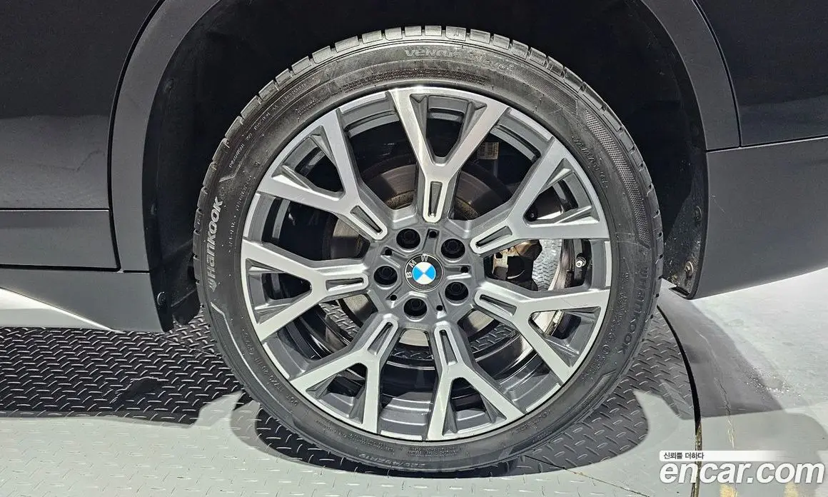 BMW X1 2022 2.0 автомат (гидро), фото 7
