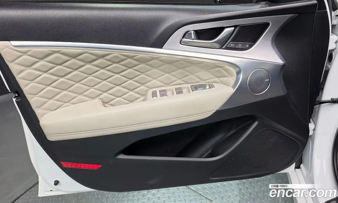 Genesis G70 2019 2.2 автомат (гидро), фото 14 Genesis G70 2019 2.2 автомат (гидро), фото 14