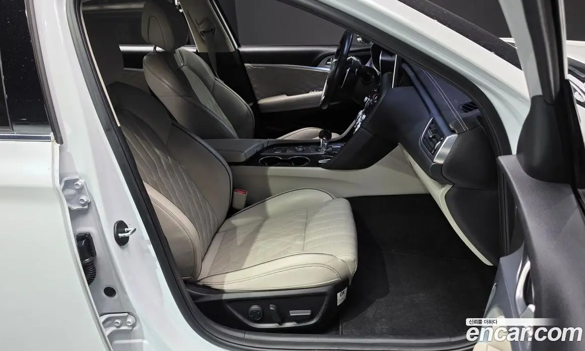 Genesis G70 2019 2.2 автомат (гидро), фото 16 Genesis G70 2019 2.2 автомат (гидро), фото 16