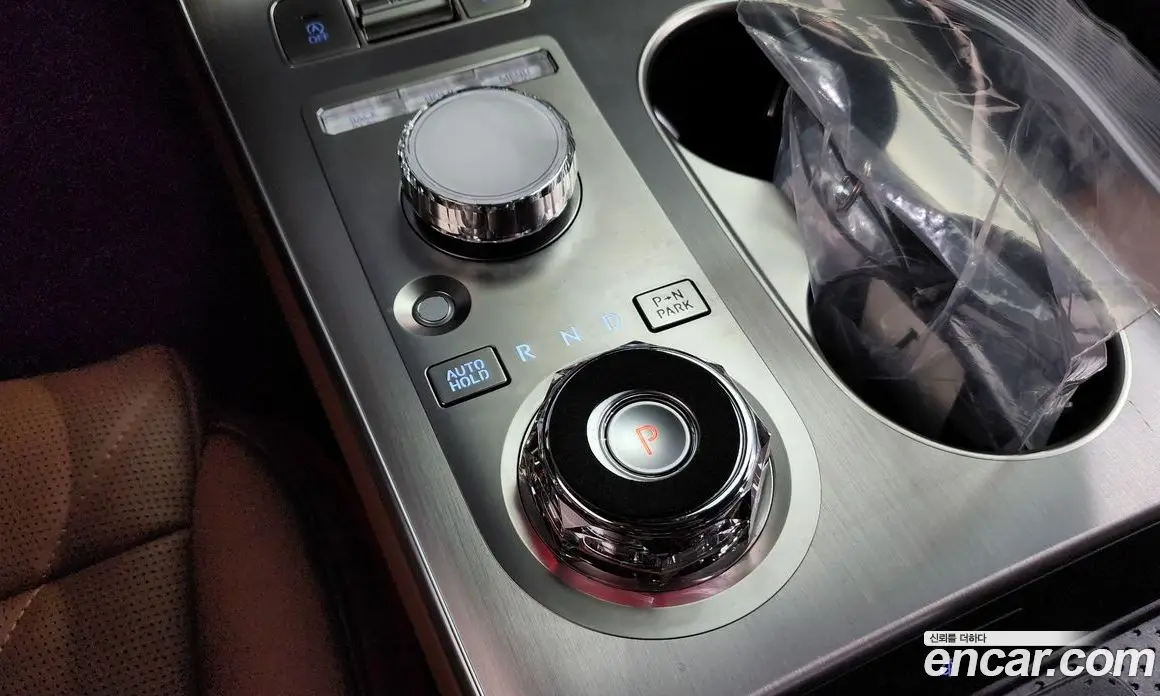 Genesis GV70 2025 2.5 автомат (гидро), фото 12 Genesis GV70 2025 2.5 автомат (гидро), фото 12