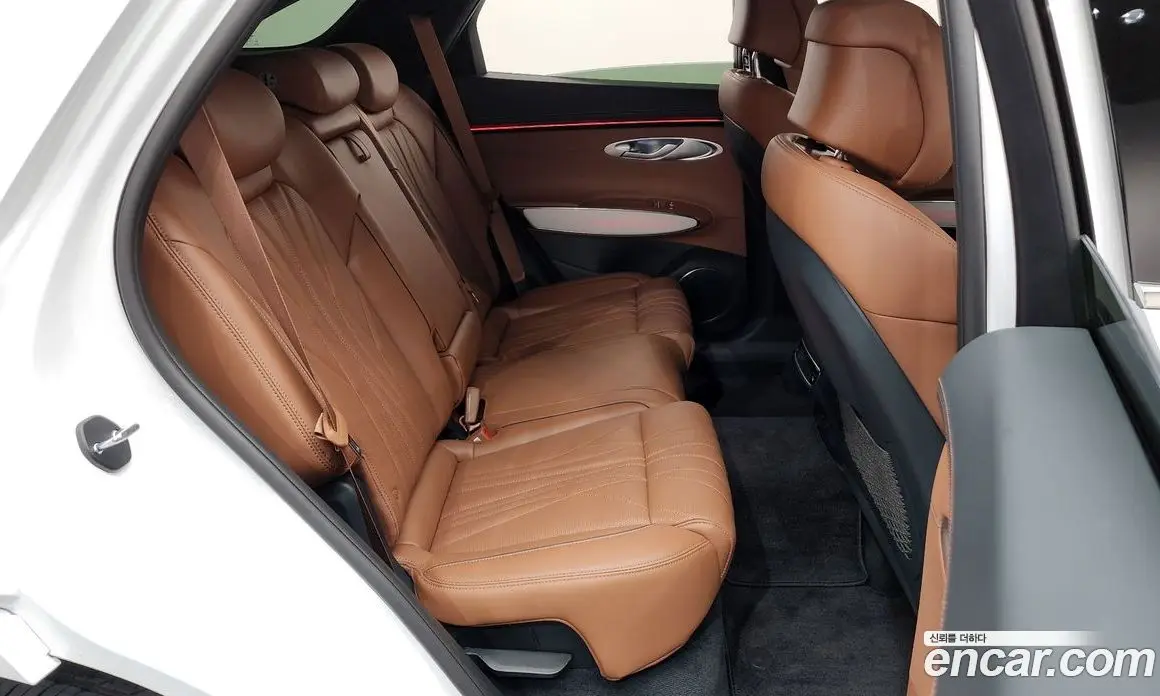 Genesis GV70 2025 2.5 автомат (гидро), фото 17 Genesis GV70 2025 2.5 автомат (гидро), фото 17