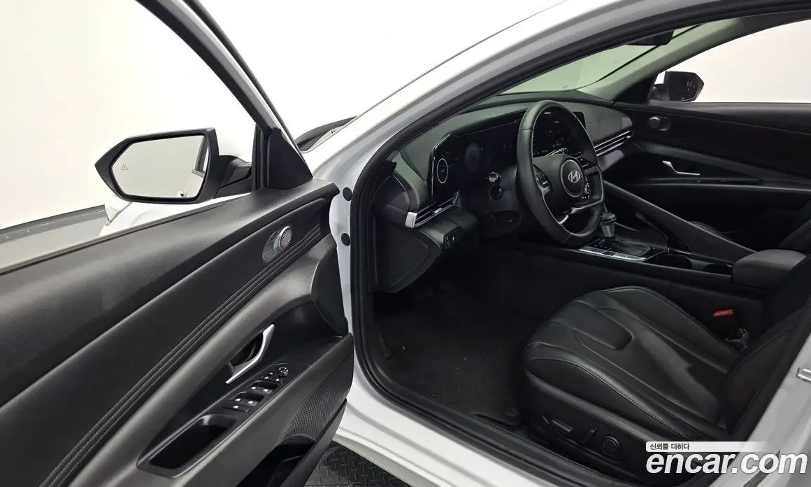 Hyundai Avante 2024 1.6 автомат (гидро), фото 13