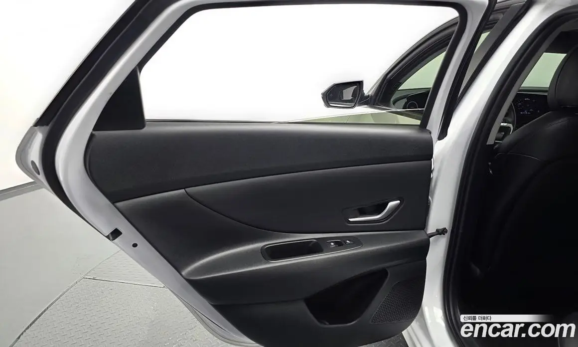 Hyundai Avante 2024 1.6 автомат (гидро), фото 15