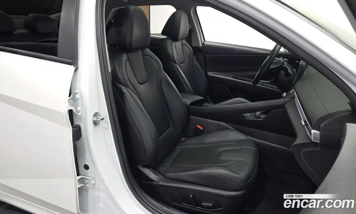 Hyundai Avante 2024 1.6 автомат (гидро), фото 16