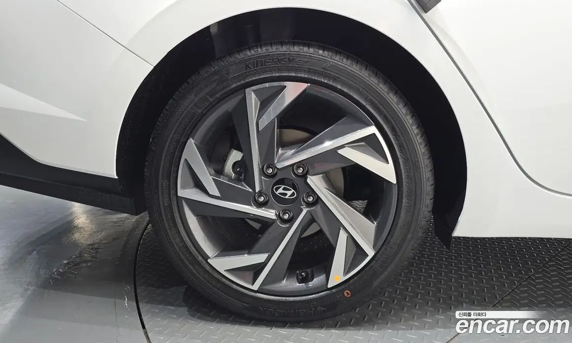 Hyundai Avante 2025 1.6 автомат (гидро), фото 4