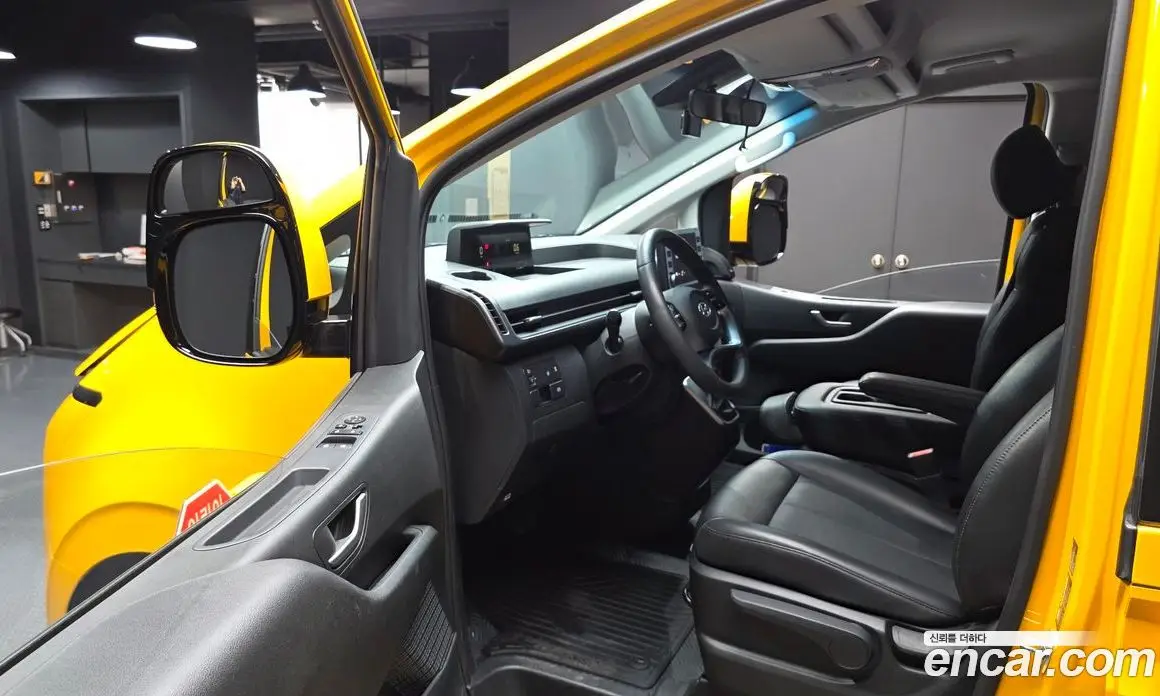 Hyundai Staria 2022 3.5 автомат (гидро), фото 13