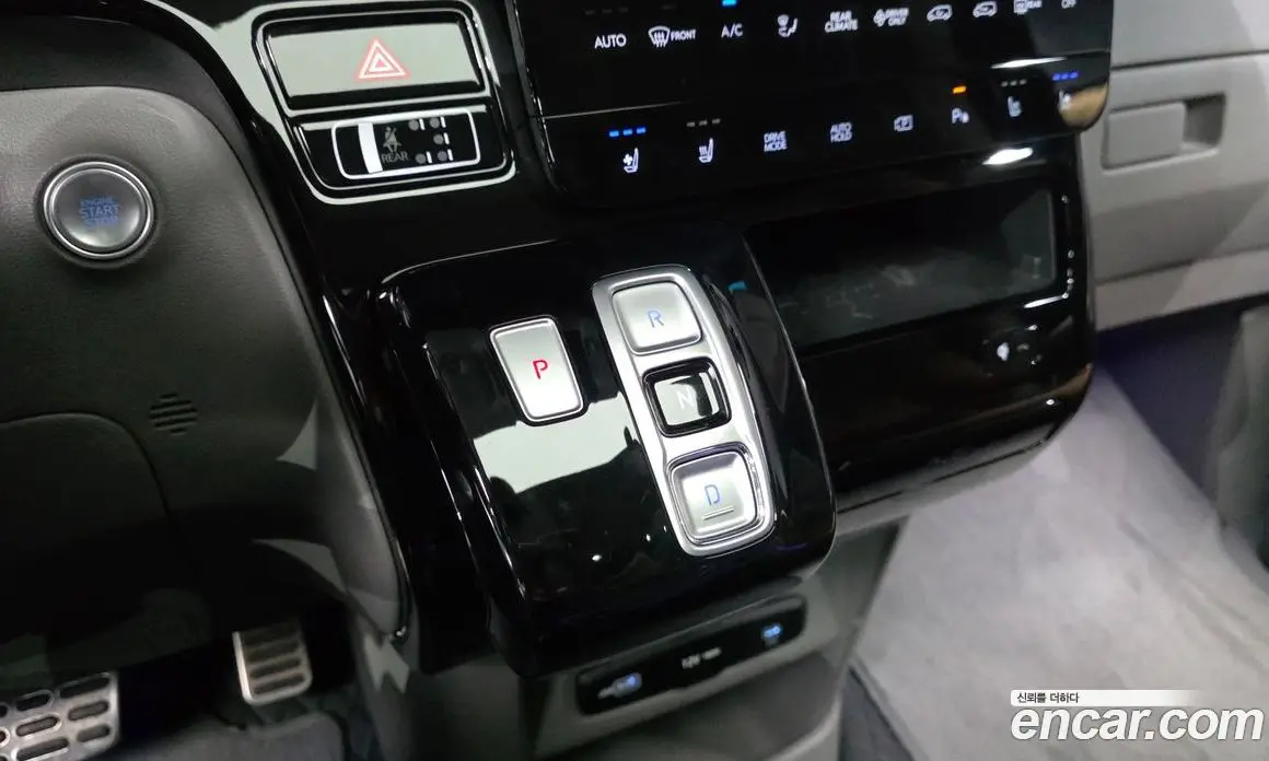 Hyundai Staria 2024 1.6 автомат (гидро), фото 12