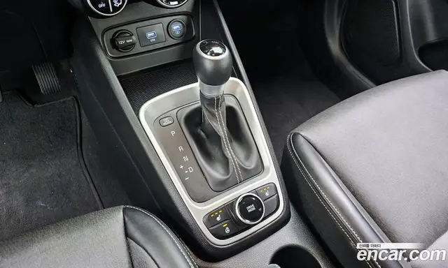 Hyundai Venue 2019 1.6 автомат (гидро), миниатюра 12