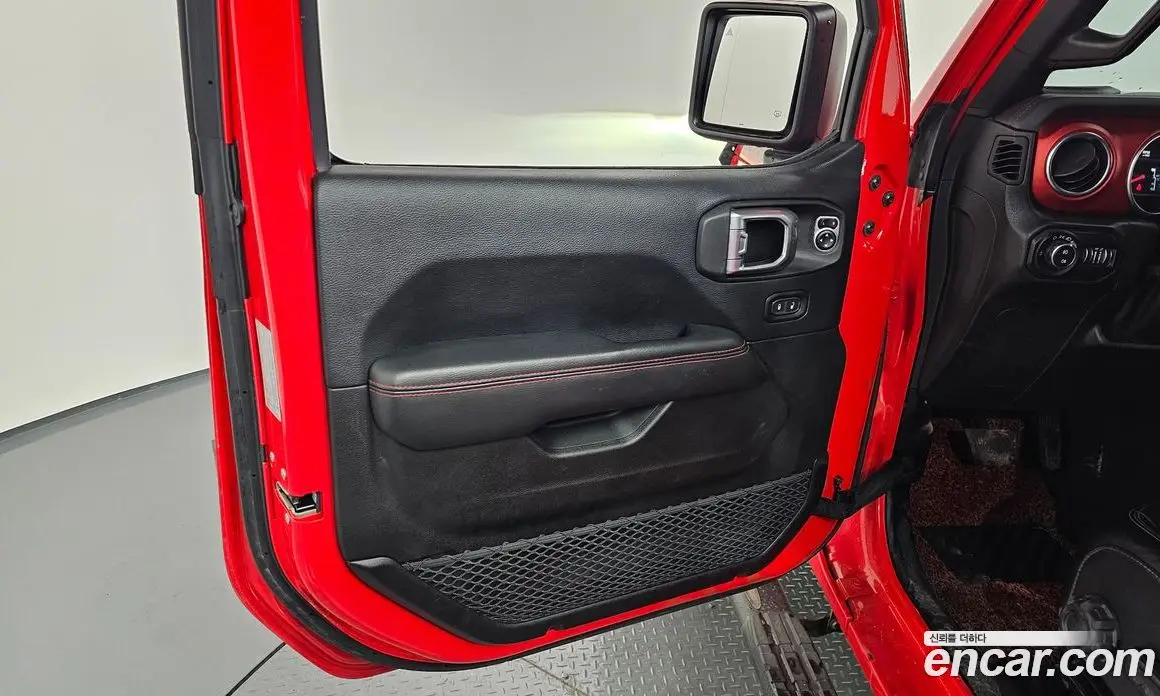 Jeep Wrangler 2018 2.0 автомат (гидро), фото 14 Jeep Wrangler 2018 2.0 автомат (гидро), фото 14