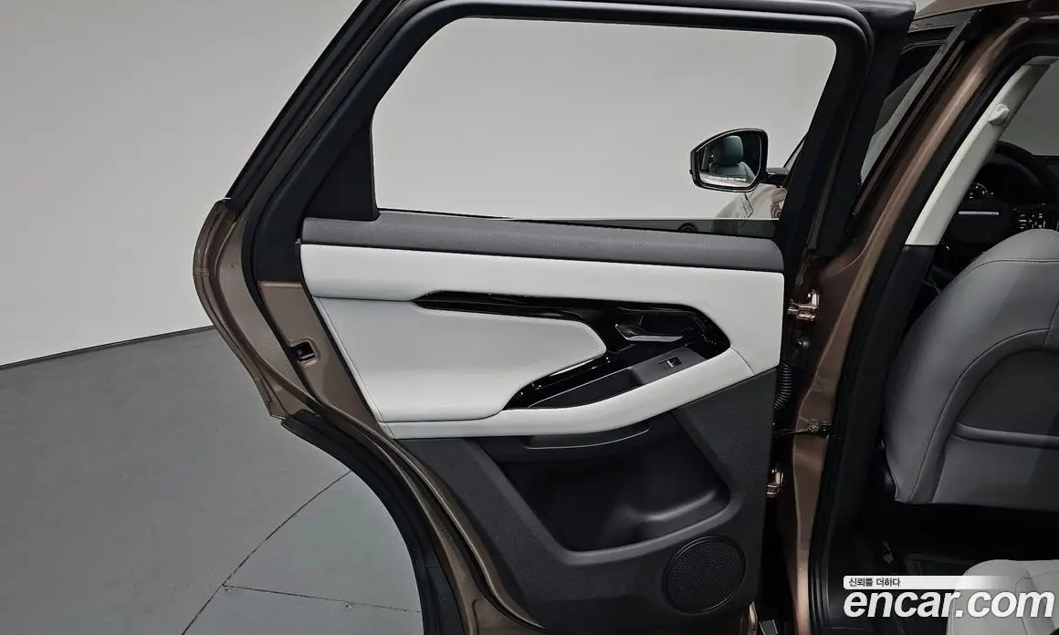 Land Rover Range Rover Evoque 2025 2.0 автомат (гидро), фото 14