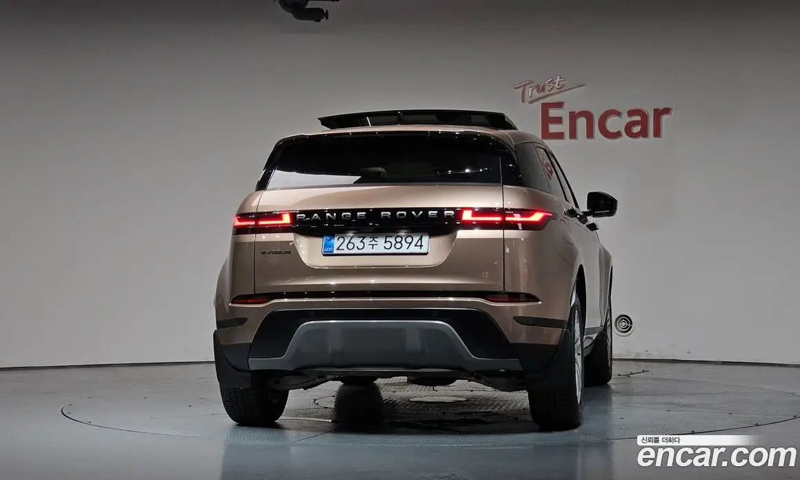 Land Rover Range Rover Evoque 2025 2.0 автомат (гидро), фото 3