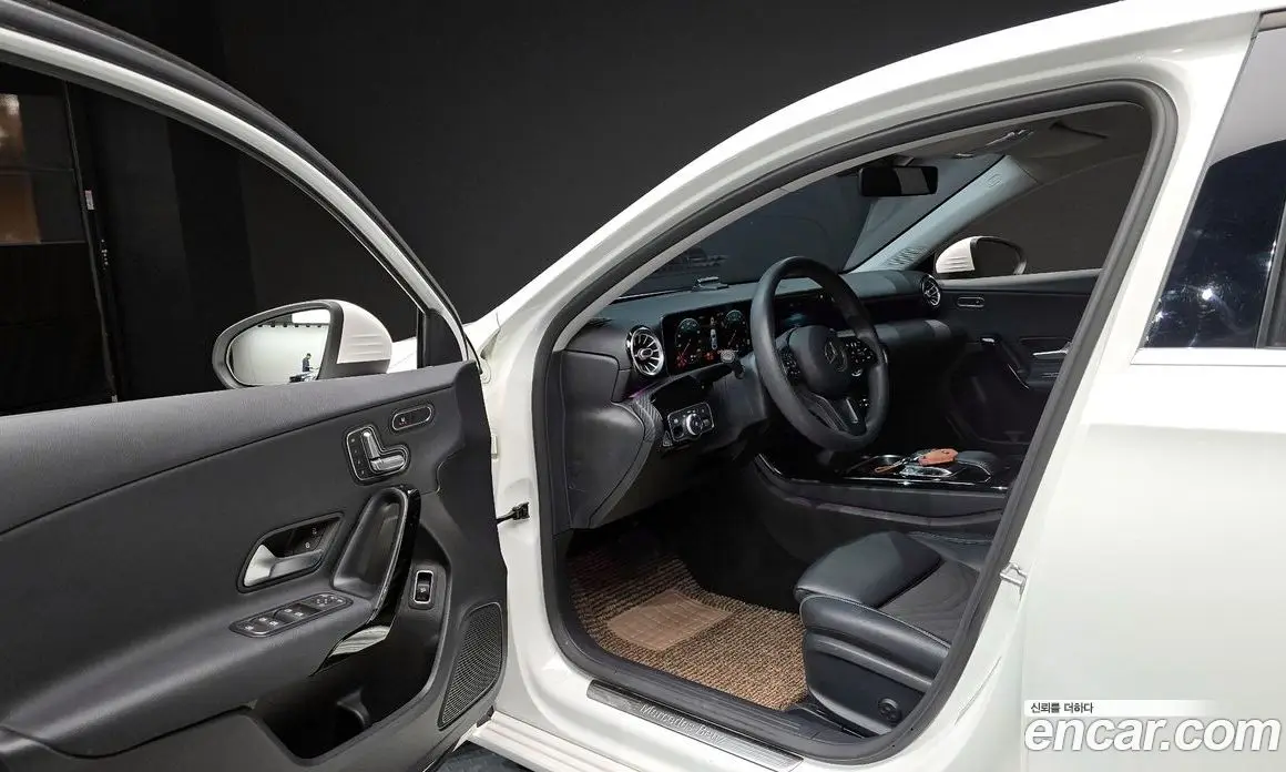Mercedes-Benz A-Class 2020 2.0 автомат (гидро), фото 13 Mercedes-Benz A-Class 2020 2.0 автомат (гидро), фото 13