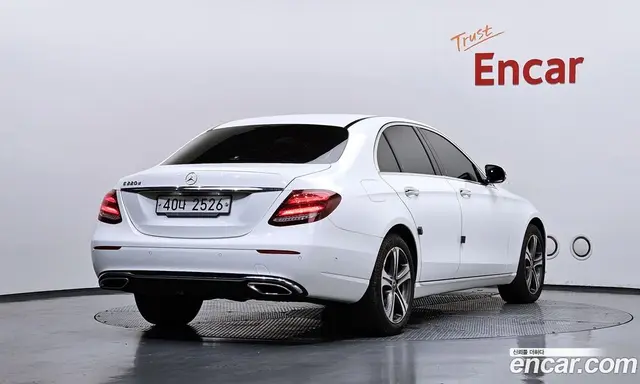 Mercedes-Benz E-Class 2019 1.9 автомат (гидро), миниатюра 2