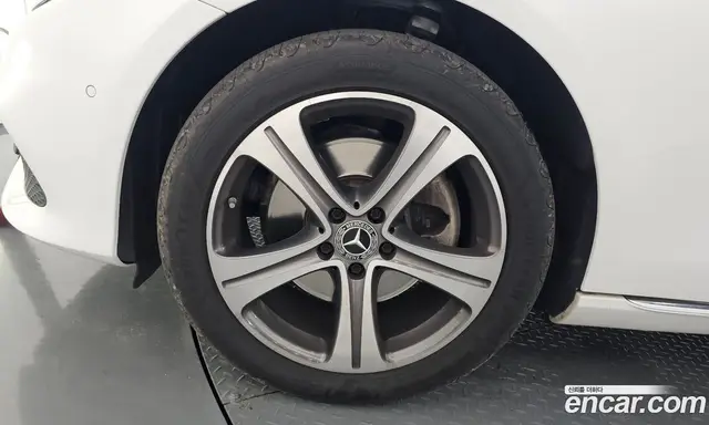 Mercedes-Benz E-Class 2019 1.9 автомат (гидро), миниатюра 5